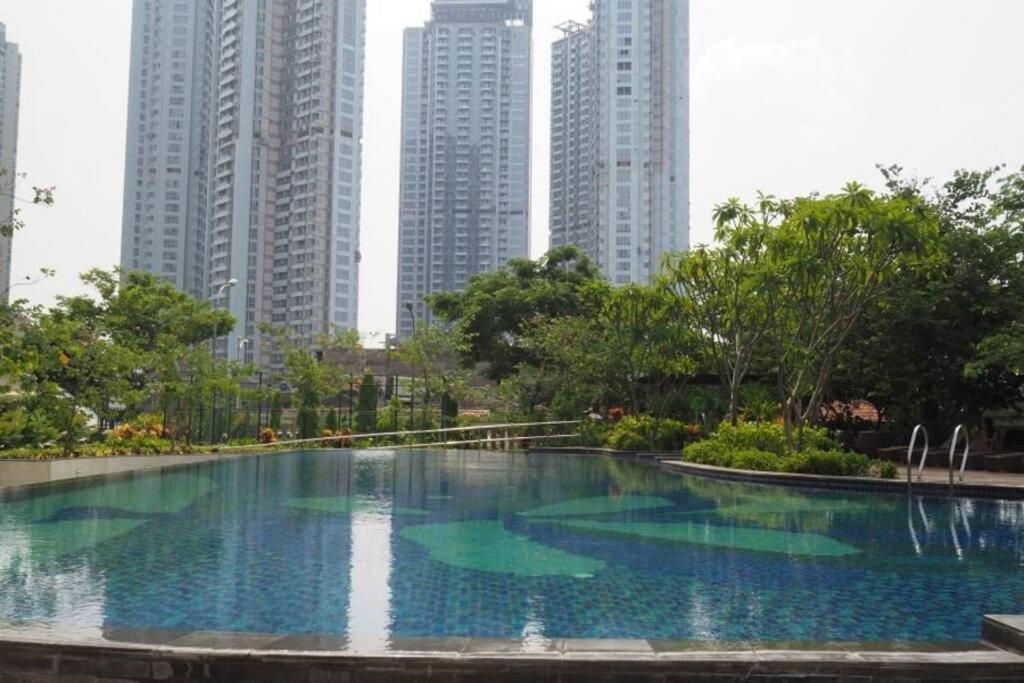 1 Bedroom Apartment Near Central Park Mall Jakarta Exteriör bild